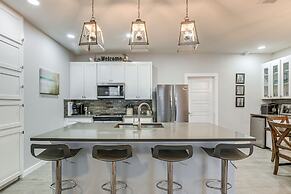 1 Mi to Beach: Gem w/ Pool Access in Port Aransas