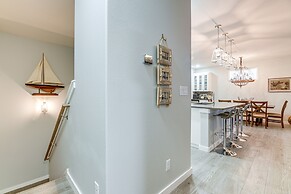 1 Mi to Beach: Gem w/ Pool Access in Port Aransas