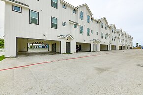 1 Mi to Beach: Gem w/ Pool Access in Port Aransas