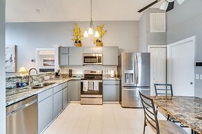 Lovely Florida Retreat w/ Lanai: 5 Mi to Riverwalk