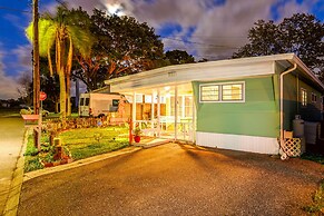 Eclectic Tarpon Springs Home: Bayou Across Street!