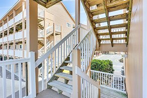 Carolina Beach Condo w/ Balcony & Ocean Access!