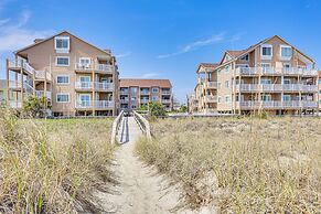 Carolina Beach Condo w/ Balcony & Ocean Access!