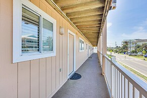 Carolina Beach Condo w/ Balcony & Ocean Access!