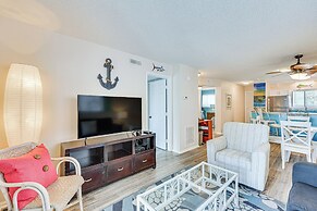 Carolina Beach Condo w/ Balcony & Ocean Access!