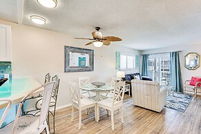 Carolina Beach Condo w/ Balcony & Ocean Access!