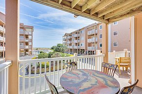 Carolina Beach Condo w/ Balcony & Ocean Access!