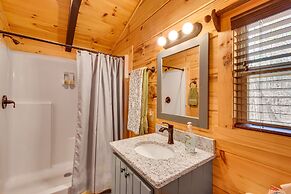 Waterfront Seneca Cabin ~ 4 Mi to Boat Launch!