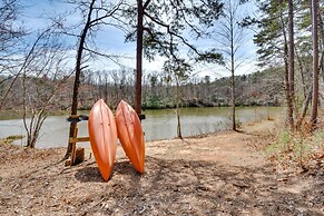 Waterfront Seneca Cabin ~ 4 Mi to Boat Launch!