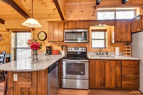 Waterfront Seneca Cabin ~ 4 Mi to Boat Launch!