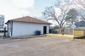 Stylish Home ~ 2 Mi to Jackson State & Belhaven!