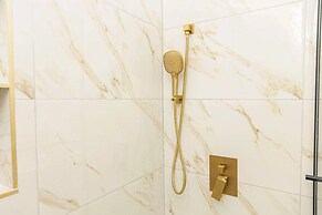 Stylish Home ~ 2 Mi to Jackson State & Belhaven!