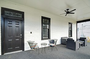 Stylish Home ~ 2 Mi to Jackson State & Belhaven!