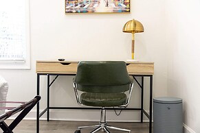 Stylish Home ~ 2 Mi to Jackson State & Belhaven!