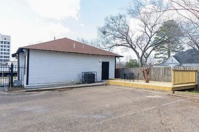 Stylish Home ~ 2 Mi to Jackson State & Belhaven!