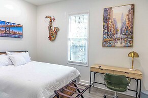 Stylish Home ~ 2 Mi to Jackson State & Belhaven!