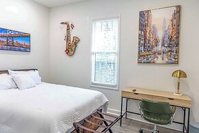 Stylish Home ~ 2 Mi to Jackson State & Belhaven!