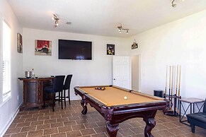Stylish Home ~ 2 Mi to Jackson State & Belhaven!