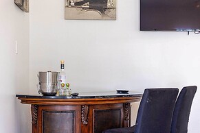 Stylish Home ~ 2 Mi to Jackson State & Belhaven!