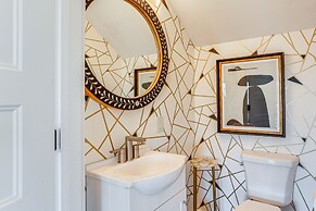 Modern Lake House Retreat w/ Deck on Pickwick Lake