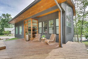 Modern Lake House Retreat w/ Deck on Pickwick Lake