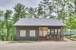 Modern Lake House Retreat w/ Deck on Pickwick Lake