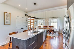 Modern Lake House Retreat w/ Deck on Pickwick Lake