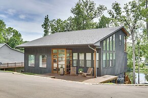 Modern Lake House Retreat w/ Deck on Pickwick Lake