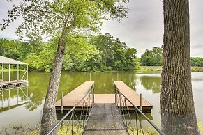 Modern Lake House Retreat w/ Deck on Pickwick Lake