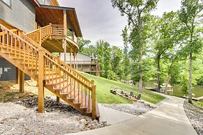 Modern Lake House Retreat w/ Deck on Pickwick Lake