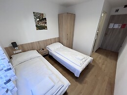 Május 1 Vendégház - Torony