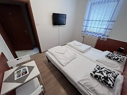 Május 1 Vendégház - Torony
