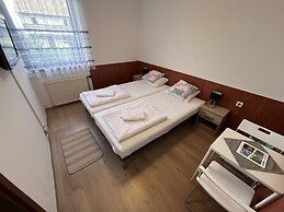 Május 1 Vendégház - Torony