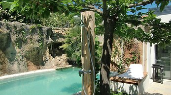 Casa Louise Suites and Spas