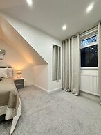 House in Croydon Welcomes you to Comfort and Style