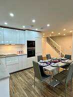 House in Croydon Welcomes you to Comfort and Style