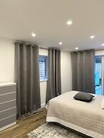 House in Croydon Welcomes you to Comfort and Style