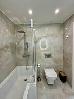 House in Croydon Welcomes you to Comfort and Style