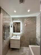 House in Croydon Welcomes you to Comfort and Style