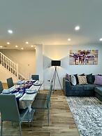 House in Croydon Welcomes you to Comfort and Style