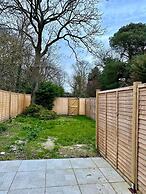 House in Croydon Welcomes you to Comfort and Style