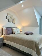 House in Croydon Welcomes you to Comfort and Style