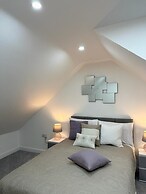 House in Croydon Welcomes you to Comfort and Style