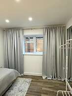 House in Croydon Welcomes you to Comfort and Style