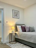 House in Croydon Welcomes you to Comfort and Style