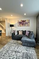 House in Croydon Welcomes you to Comfort and Style