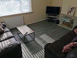 3bed Full House - Free Parking - Family Friendly!