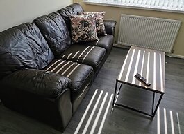 3bed Full House - Free Parking - Family Friendly!