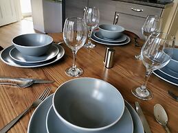 3bed Full House - Free Parking - Family Friendly!