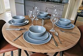 3bed Full House - Free Parking - Family Friendly!